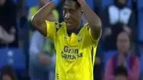 李惠利亲友谈事件：承受巨大压力感疲惫