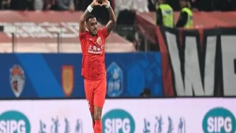 “揭秘：多纳鲁马为何被昵称为‘钱多多’”